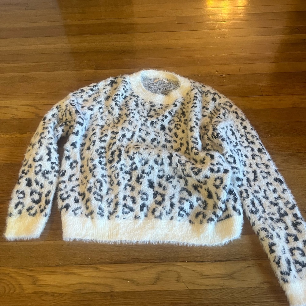 Women’s Small Leopard Print Fuzzy Sweater
